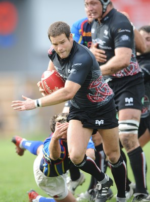 30.08.08 - Ospreys v Clubs Select XV - Ospreys Jonny Vaughton gets into space. 