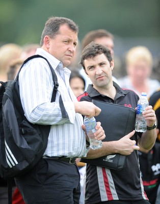 30.08.08 - Ospreys v Clubs Select XV - Waikato Chiefs Head Coach Ian Foster(L) looks on with Ospreys Elite Performance Director Andrew Hore before kick off. 