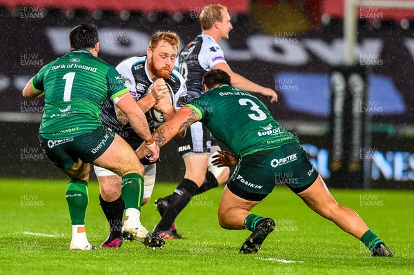 021119 - Ospreys v Connacht - Guinness PRO14 - Dan Baker of Ospreys  tries to get past Denis Buckley and Dominic Robertson-McCoy of Connacht 