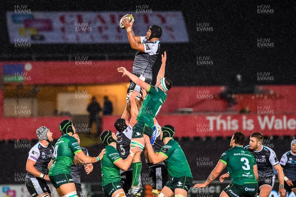 021119 - Ospreys v Connacht - Guinness PRO14 - Marvin Orie of Ospreys jumps for the line out ball 