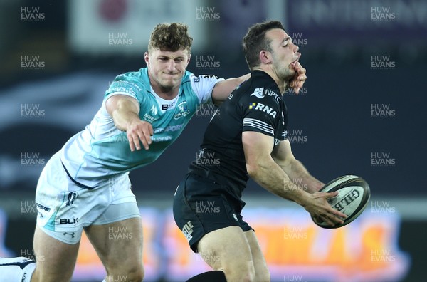 060418 - Ospreys v Connacht - Guinness PRO14 - Tom Habberfield of Ospreys is tackled by Peter Robb of Connacht
