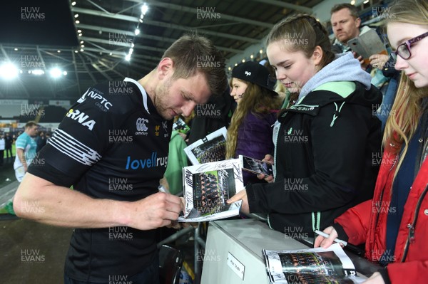 060418 - Ospreys v Connacht - Guinness PRO14 - Dan Biggar of Ospreys meets fans at the end of his last home game