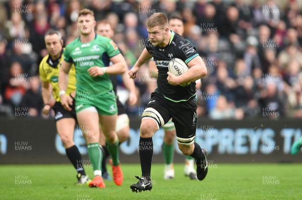 070117 - Ospreys v Connacht - Guinness PRO12 - Olly Cracknell of Ospreys runs in to score try by Ben Evans/Huw Evans Agency