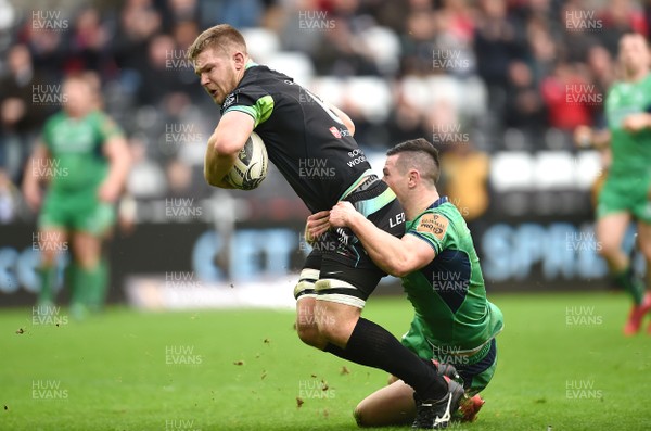 070117 - Ospreys v Connacht - Guinness PRO12 - Olly Cracknell of Ospreys beats John Cooney of Connacht to score try by Ben Evans/Huw Evans Agency