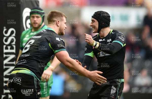 070117 - Ospreys v Connacht - Guinness PRO12 - Olly Cracknell of Ospreys celebrates his try with Sam Davies by Ben Evans/Huw Evans Agency