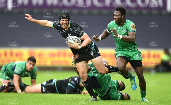 070117 - Ospreys v Connacht - Guinness PRO12 - Dan Evans of Ospreys is tackled by Naulia Dawai of Connacht by Ben Evans/Huw Evans Agency