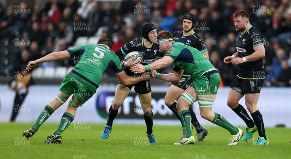 070117 - Ospreys v Connacht - Guinness PRO12 - Sam Davies of Ospreys is tackled by James Cannon and Sean O'Brien of Connacht by Chris Fairweather/Huw Evans Agency