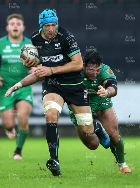 070117 - Ospreys v Connacht - Guinness PRO12 - Justin Tipuric of Ospreys is tackled by Denis Buckley of Connacht by Chris Fairweather/Huw Evans Agency