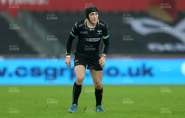 070117 - Ospreys v Connacht - Guinness PRO12 - Sam Davies of Ospreys by Chris Fairweather/Huw Evans Agency