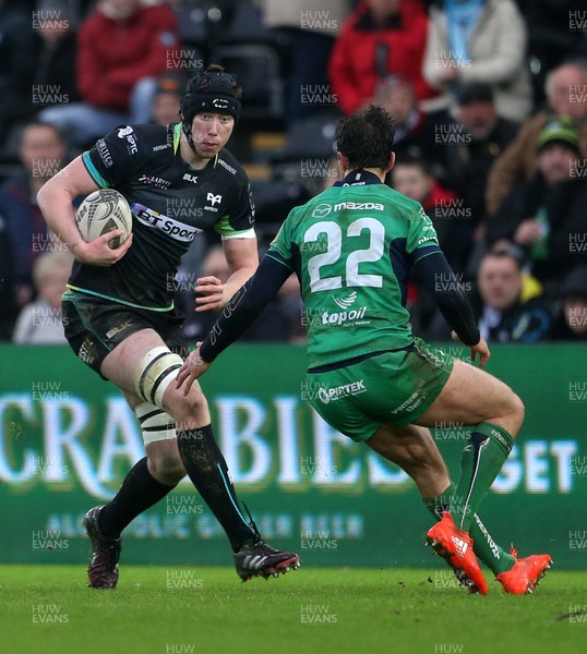 070117 - Ospreys v Connacht - Guinness PRO12 - Adam Beard of Ospreys is challenged by Danie Poolman of Connacht by Chris Fairweather/Huw Evans Agency