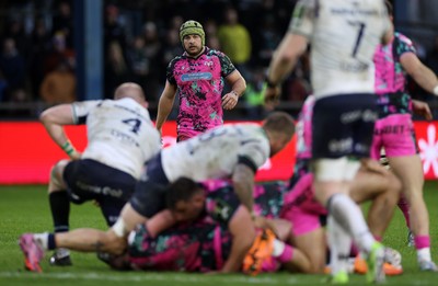 071225 - Ospreys v Connacht - European Challenge Cup - Harri Deaves of Ospreys 