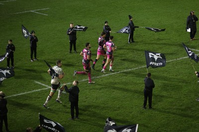 071225 - Ospreys v Connacht - European Challenge Cup - Ospreys enter the field for the second half