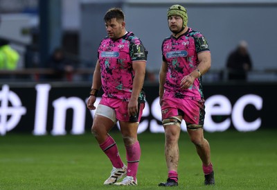 071225 - Ospreys v Connacht - European Challenge Cup - Tom Botha of Ospreys 