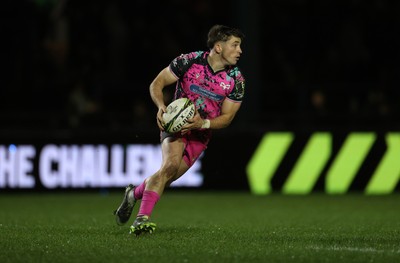 071225 - Ospreys v Connacht - European Challenge Cup - Dan Edwards of Ospreys 