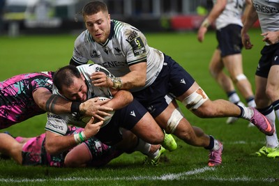 071225 - Ospreys v Connacht - EPCR Challenge Cup - Jack Aungier of Connacht scores a try