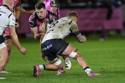 071225 - Ospreys v Connacht - EPCR Challenge Cup - James Ratti of Ospreys is challenged by Sean Jansen of Connacht