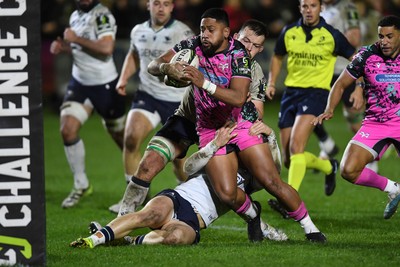 071225 - Ospreys v Connacht - EPCR Challenge Cup - Phil Cokanasiga of Ospreys runs in to score a try