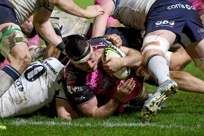 071225 - Ospreys v Connacht - EPCR Challenge Cup - Ryan Smith of Ospreys scores a try