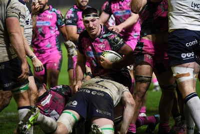 071225 - Ospreys v Connacht - EPCR Challenge Cup - Ryan Smith of Ospreys celebrates scoring a try