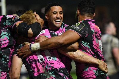 071225 - Ospreys v Connacht - EPCR Challenge Cup - Iestyn Hopkins of Ospreys celebrates scoring a try with team mates