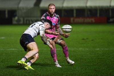 071225 - Ospreys v Connacht - EPCR Challenge Cup - Ross Moriarty of Ospreys is challenged by Harry West of Connacht