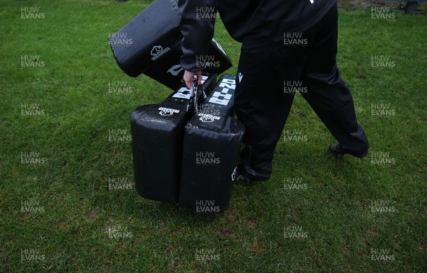 071225 - Ospreys v Connacht - European Challenge Cup - Tackle pads