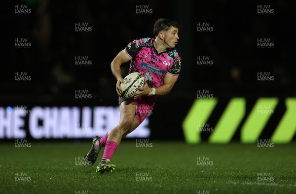 071225 - Ospreys v Connacht - European Challenge Cup - Dan Edwards of Ospreys 