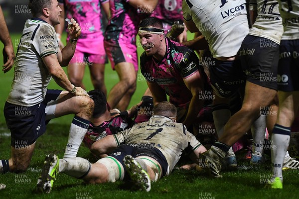071225 - Ospreys v Connacht - EPCR Challenge Cup - Ryan Smith of Ospreys celebrates scoring a try
