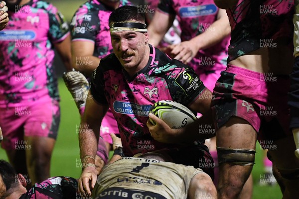 071225 - Ospreys v Connacht - EPCR Challenge Cup - Ryan Smith of Ospreys celebrates scoring a try