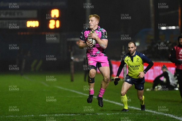 071225 - Ospreys v Connacht - EPCR Challenge Cup - Iestyn Hopkins of Ospreys runs in to score a try