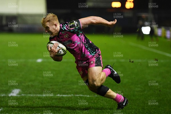 071225 - Ospreys v Connacht - EPCR Challenge Cup - Iestyn Hopkins of Ospreys runs in to score a try