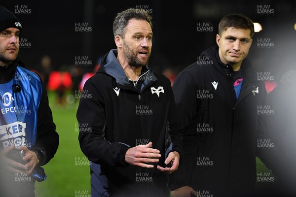 071225 - Ospreys v Connacht - EPCR Challenge Cup - Ospreys Head Coach, Mark Jones speaks to his side at full time