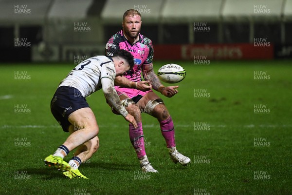 071225 - Ospreys v Connacht - EPCR Challenge Cup - Ross Moriarty of Ospreys is challenged by Harry West of Connacht