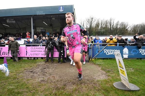 071225 - Ospreys v Connacht - EPCR Challenge Cup - Ospreys players run out at the start of the match