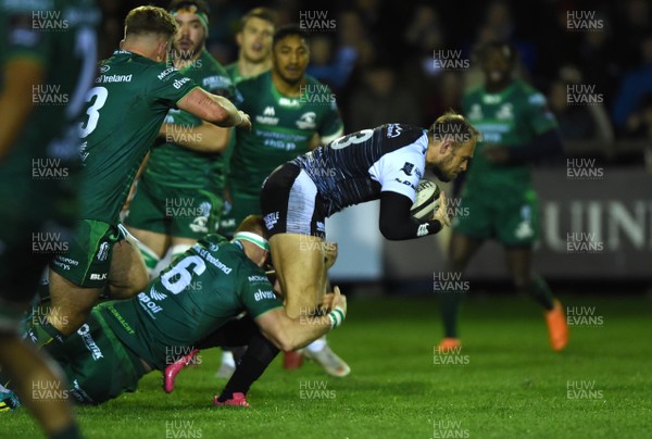 261018 - Ospreys v Connacht - Guinness PRO14 - Cory Allen of Ospreys is tackled by Sean O’Brien of Connacht