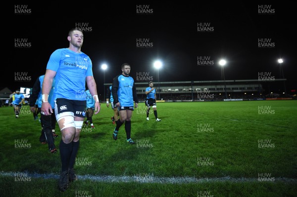 261018 - Ospreys v Connacht - Guinness PRO14 - Dan Lydiate of Ospreys leads his side at the Brewery Field, Bridgend