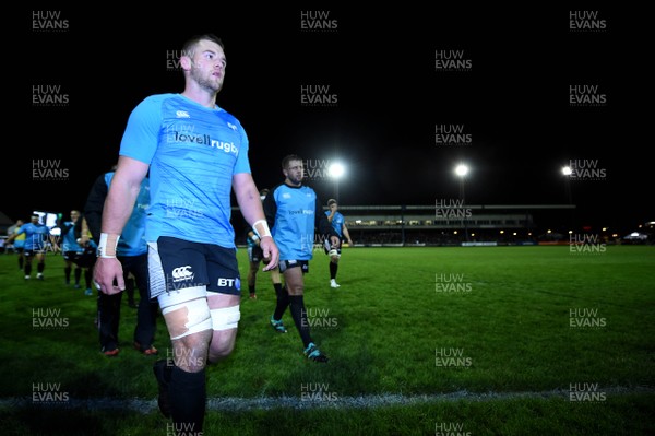 261018 - Ospreys v Connacht - Guinness PRO14 - Dan Lydiate of Ospreys leads his side at the Brewery Field, Bridgend