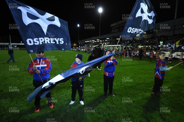 261018 - Ospreys v Connacht - Guinness PRO14 - Guard of honour at the Brewery Field, Bridgend