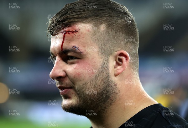 291022 - Ospreys v Connacht - BKT United Rugby Championship - Harri Deaves of Ospreys with a deep cut to his head