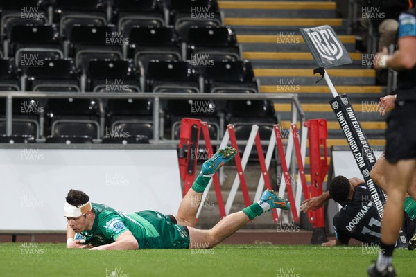 291022 - Ospreys v Connacht - United Rugby Championship - Alex Wootton of Connacht scores a try
