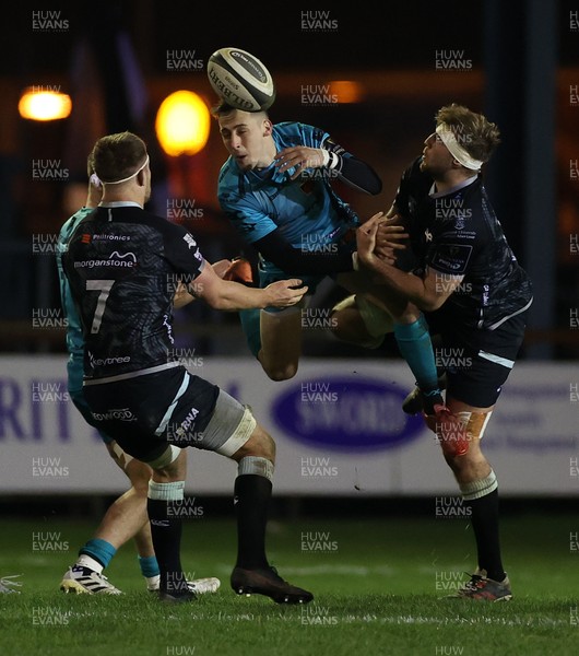 060321 - Ospreys v Dragons - Guinness PRO14 - Sam Davies of Dragons is challenged by Will Griffiths of Ospreys in the air