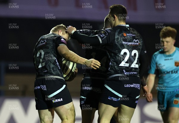 060321 - Ospreys v Dragons - Guinness PRO14 - Keiran Williams of Ospreys celebrates scoring a try with team mates