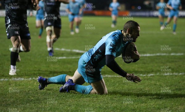 060321 Ospreys v Dragons, Guinness PRO14 - Jonah Holmes of Dragons dives in to score try