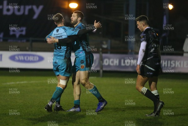 060321 Ospreys v Dragons, Guinness PRO14 - Jonah Holmes of Dragons celebrates with Josh Lewis of Dragons after scoring try