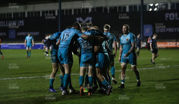 060321 Ospreys v Dragons, Guinness PRO14 - Dragons players celebrate with Ashton Hewitt of Dragons after he scores his second try