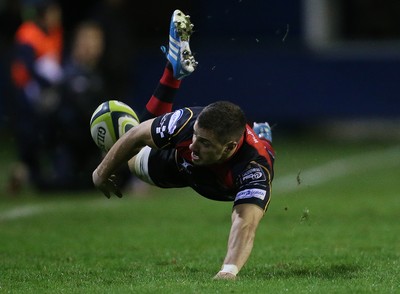 141114 -  Ospreys v Newport Gwent Dragons, LV= Cup, Brewery Field, Bridgend - Dragons' Dorian Jones releases the ball after being ankle tapped