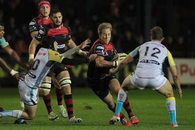 141114 -  Ospreys v Newport Gwent Dragons, LV= Cup, Brewery Field, Bridgend - Ashley Smith looks for a gap between Ashley Beck and Sam Davies 