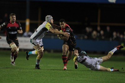 141114 -  Ospreys v Newport Gwent Dragons, LV= Cup, Brewery Field, Bridgend - Ashton Hewitt breaks to make the Dragons opening try