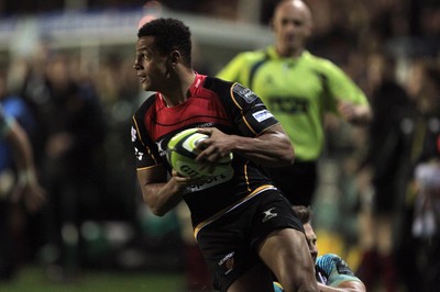 141114 -  Ospreys v Newport Gwent Dragons, LV= Cup, Brewery Field, Bridgend - Ashton Hewitt looks to offload for the Ospreys