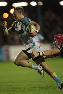 141114 -  Ospreys v Newport Gwent Dragons, LV= Cup, Brewery Field, Bridgend - Hanno Dirksen breaks to score for the Ospreys